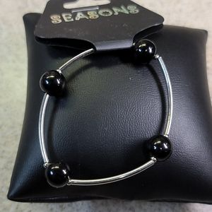 Bracelet silver tone /Black beads stretch small